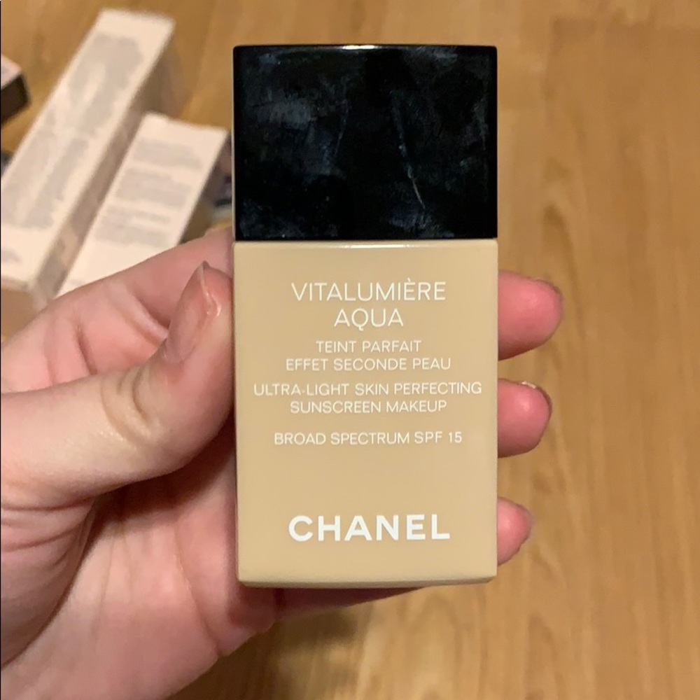 Chanel vita Lumiere aqua20 beige, around half full
